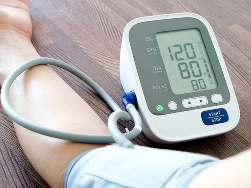 BLOOD PRESSURE MONITOR